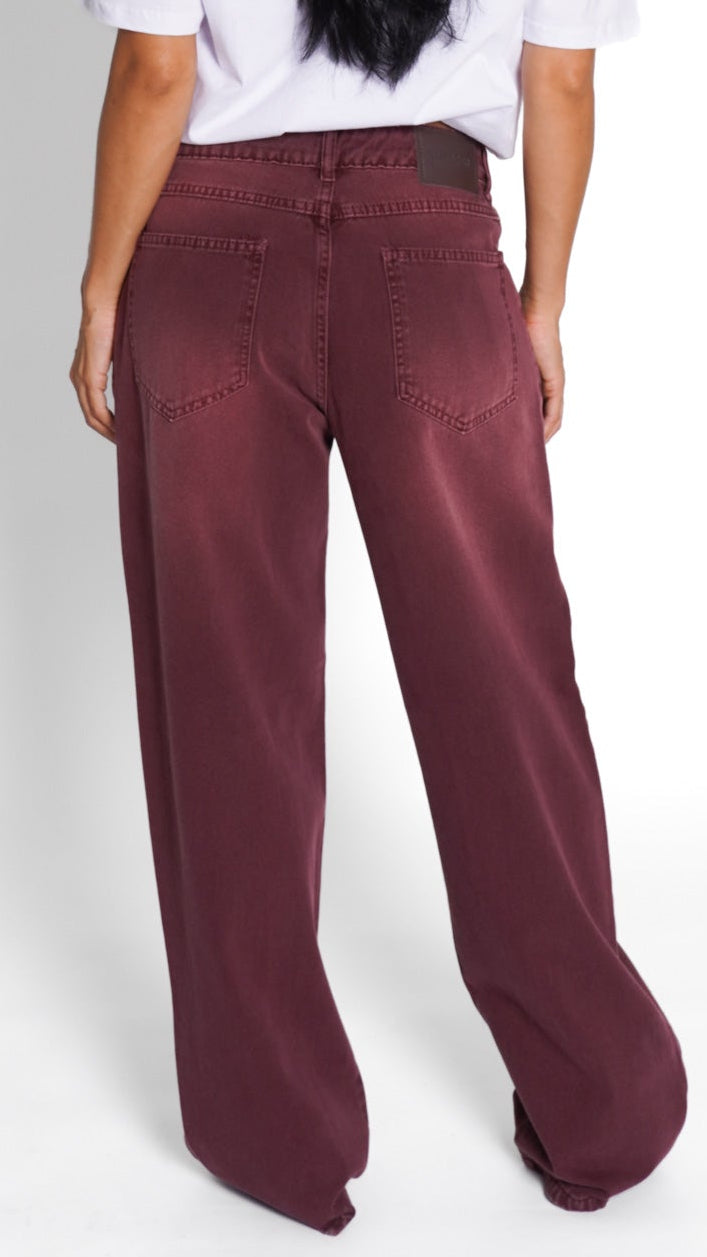 CALÇA JEANS OVERSIZED MARSALA