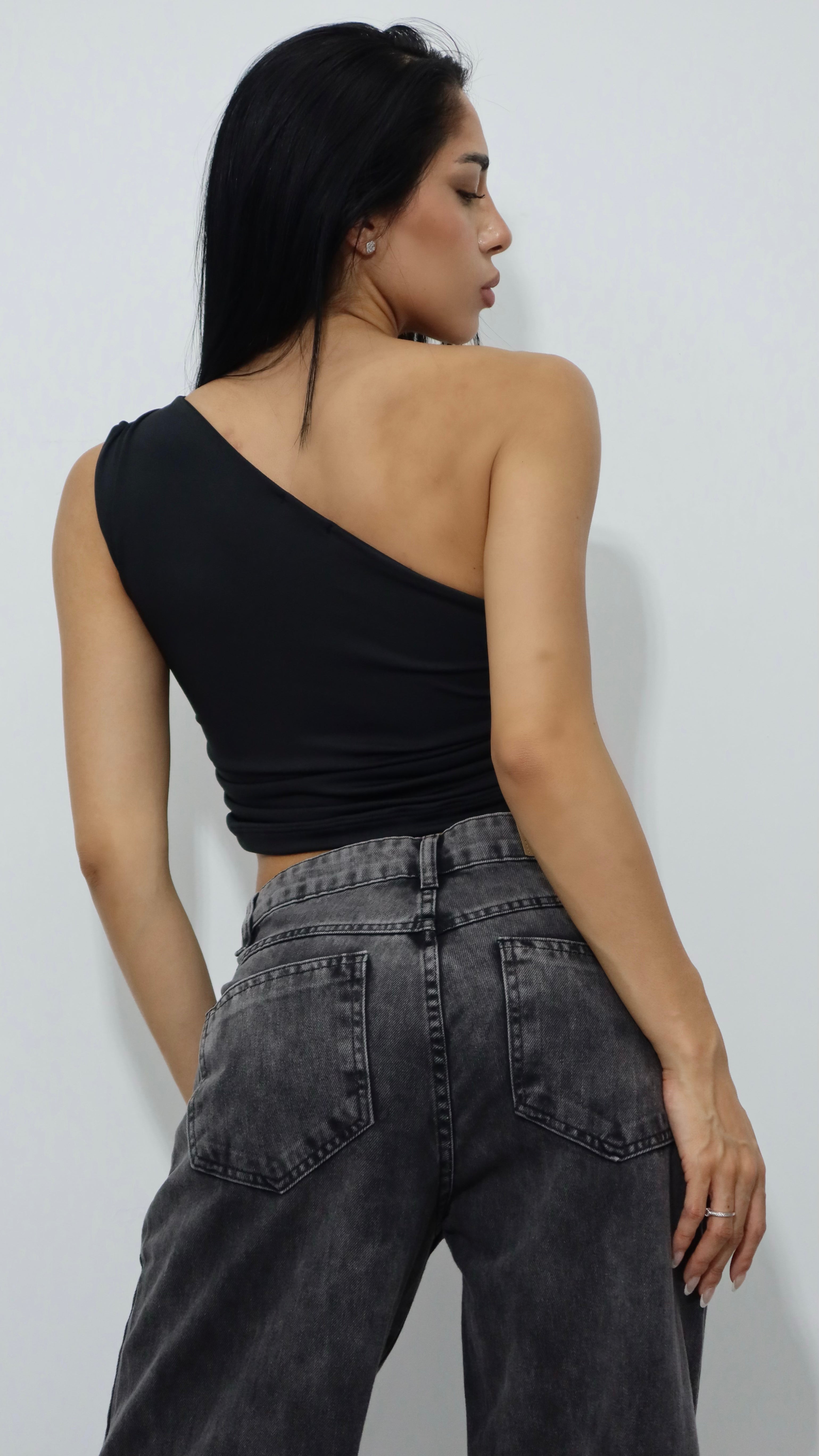 CROPPED ONE SHOULDER PRETO