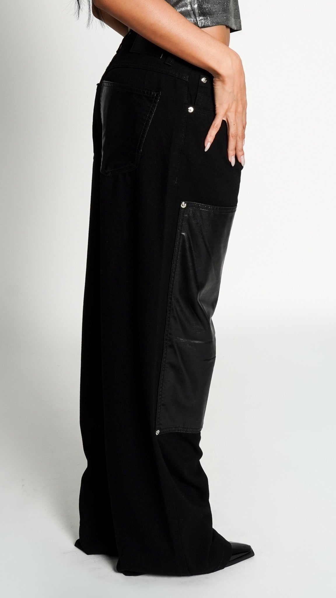 CALÇA JEANS OVERSIZED LEATHER