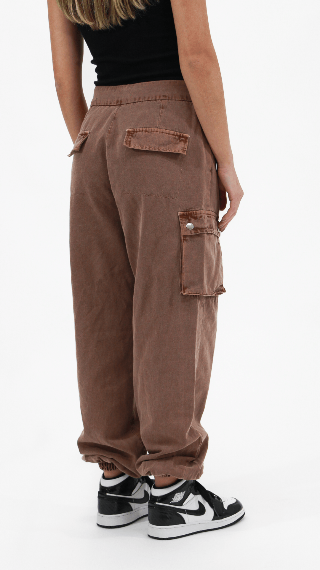 Calça marrom deals larga