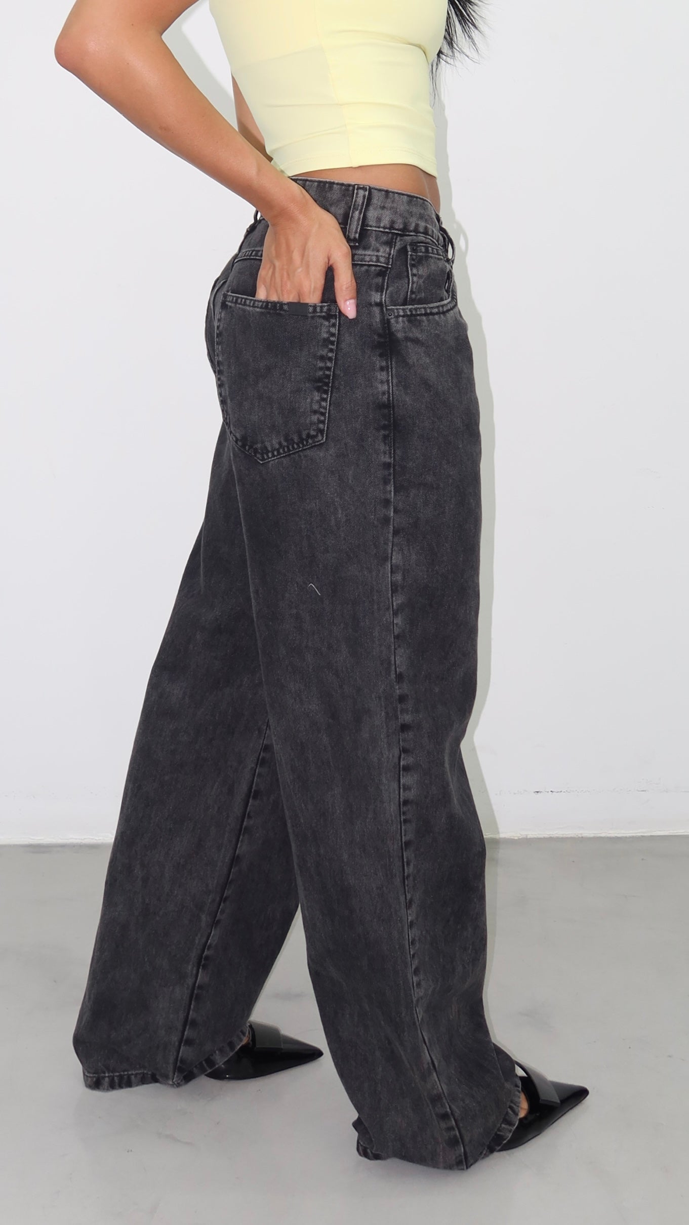 CALÇA JEANS OVERSIZED PRETA ESTONADA