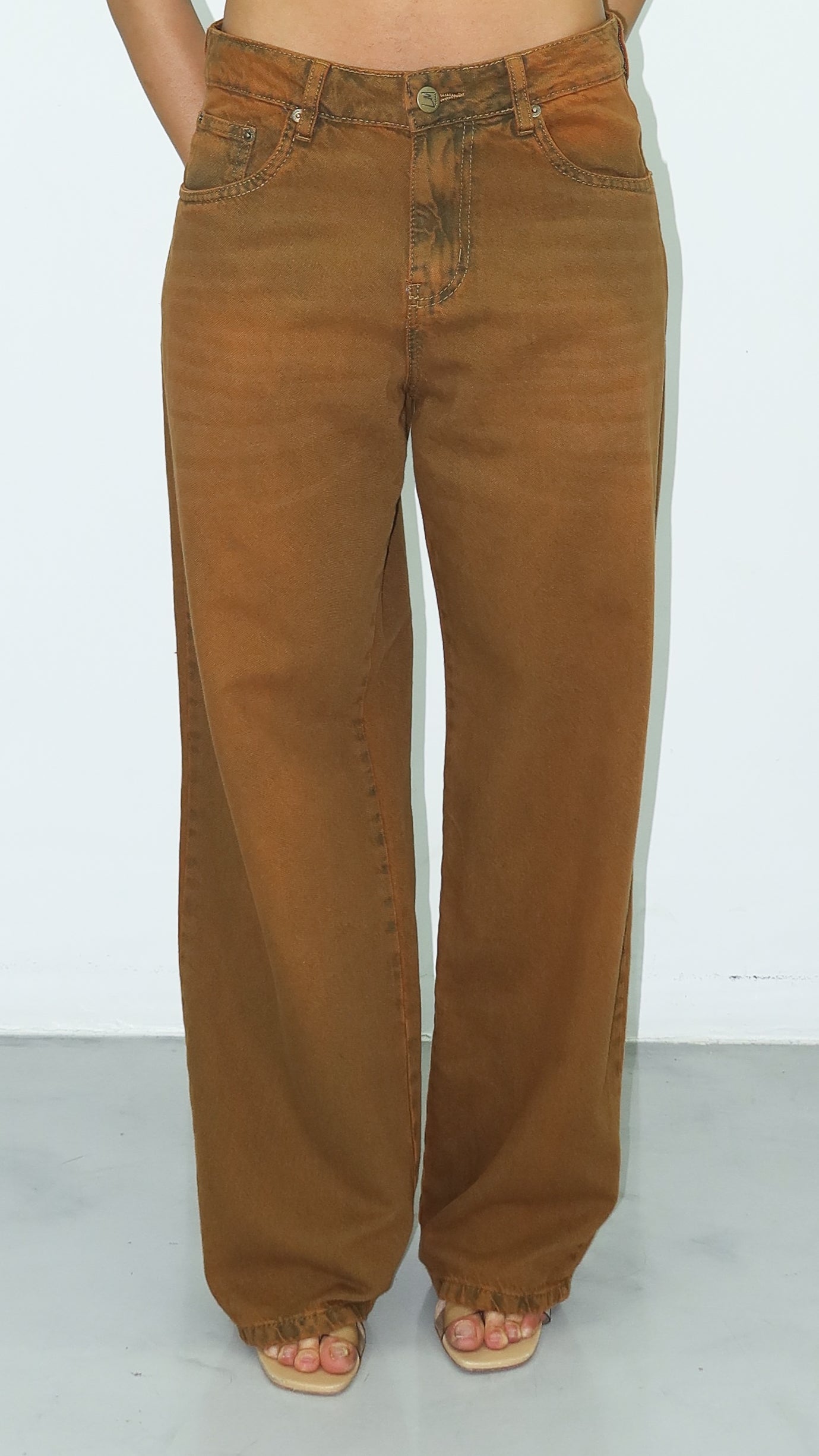 CALÇA JEANS OVERSIZED TERRACOTA