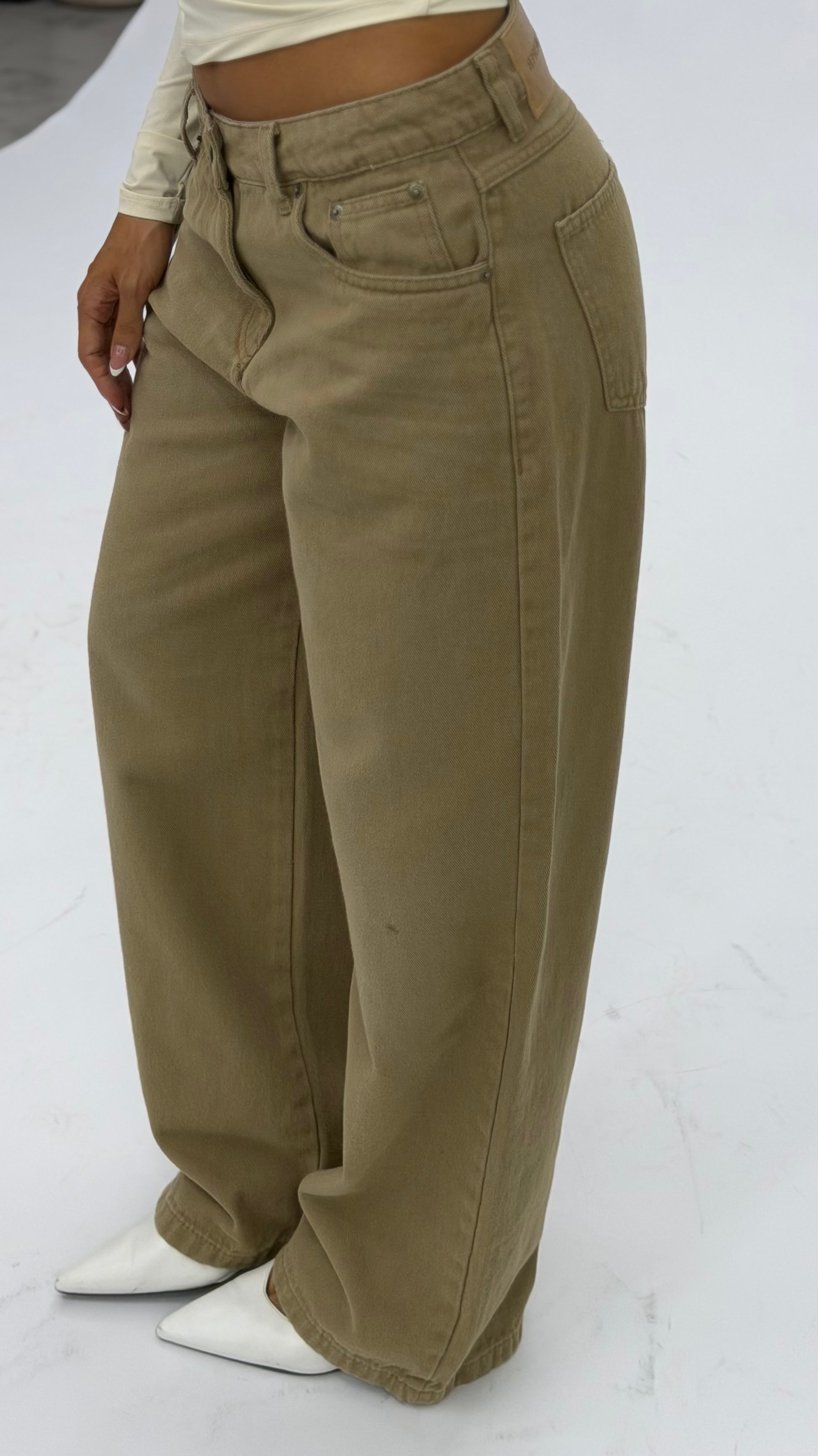 CALÇA JEANS OVERSIZED BEGE
