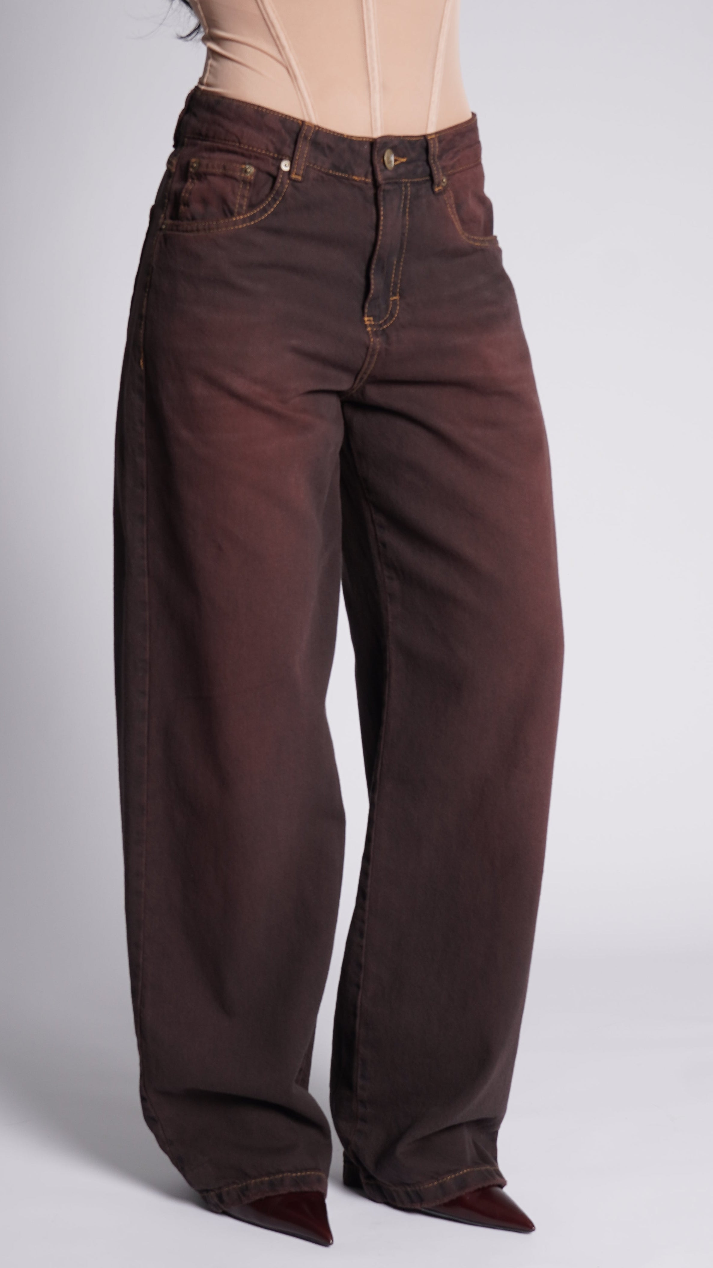 CALÇA JEANS OVERSIZED AVELÃ